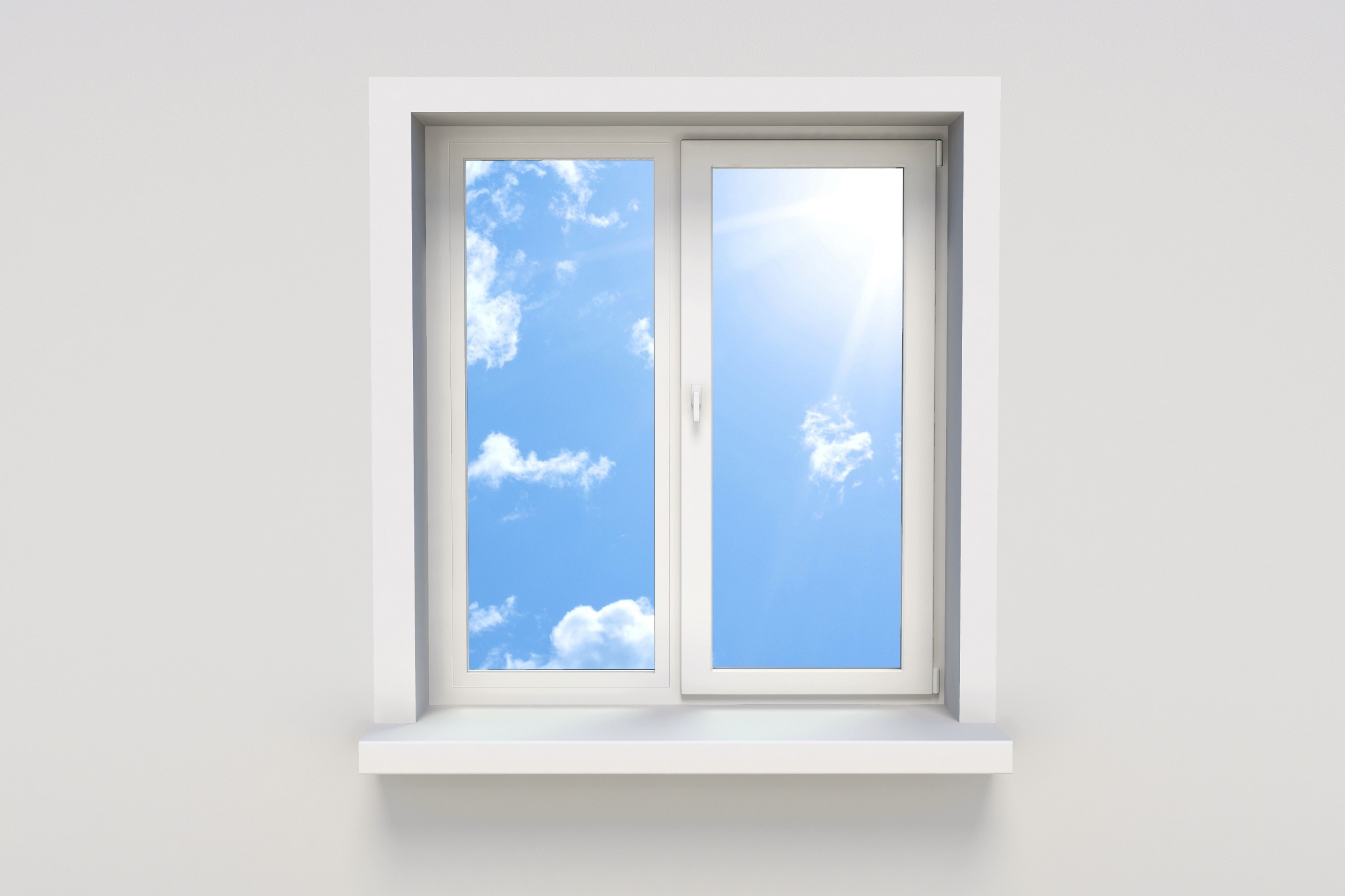 ventana desde fuera con reflejo del cielo